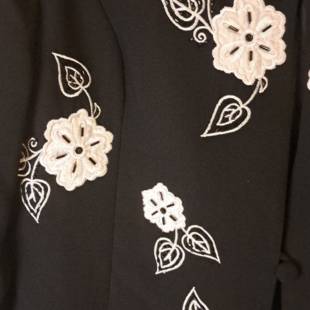 Maxie Kleins Collection's Embroidered black blazer suit jacket size 10 - Picture 3 of 7